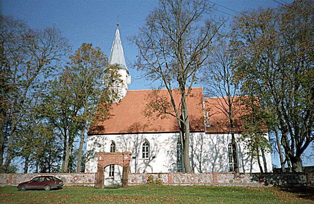 File:Nõo kirik üldvaade lõunast 1998 [Eesti Rahva Muuseum 2646-29_www.muis.ee].jpg